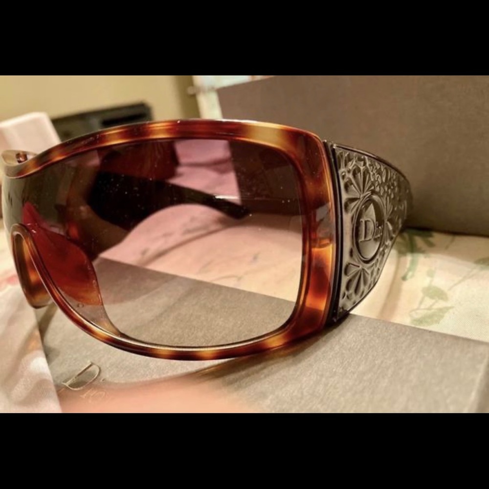 Dio sunglasses for sale - Picture 4 of 4